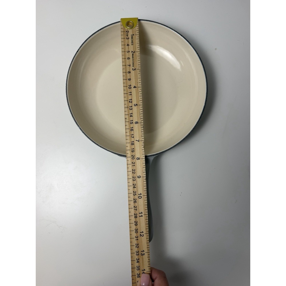 New Le Creuset Cast Iron Enamel Shallow Fry Pan Cream & Gray 8" Dia France - Picture 3 of 6